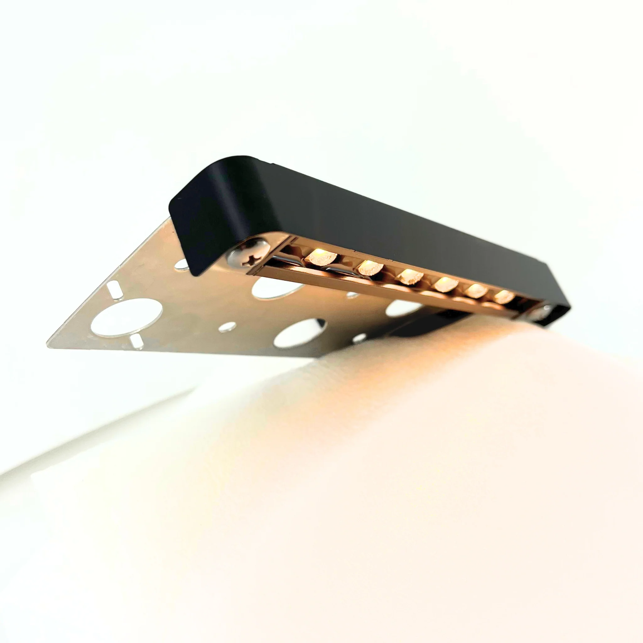 What are the features of the Top-Notch™ Camouflage™ Ledge Lights in Bronze?